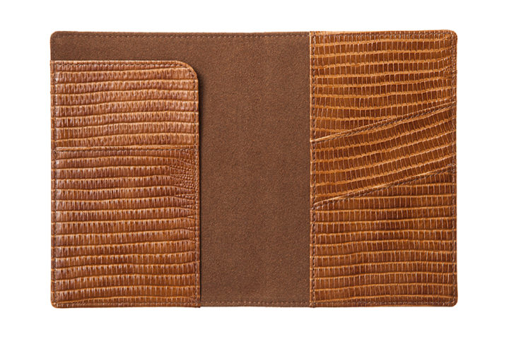 Qble_alligator-bonded-leather_passport-case_camel_inside