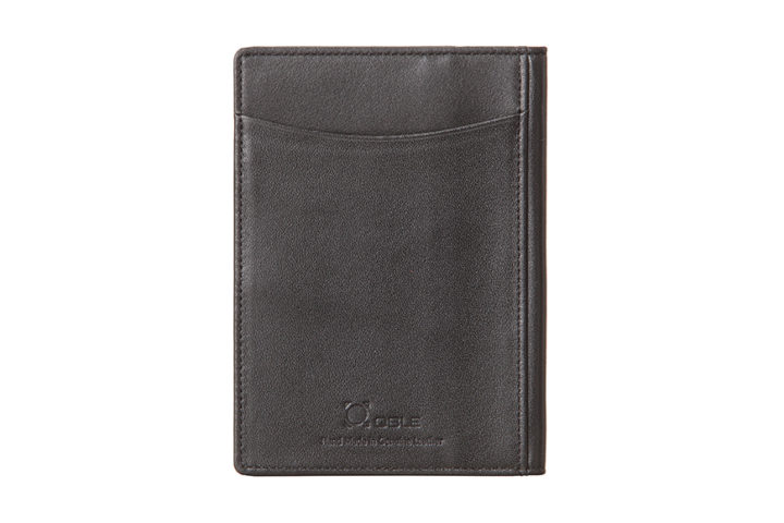 Qble_calfskin-leather_passport-case_black_back