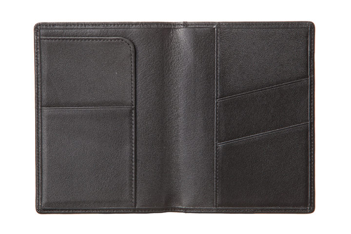 Qble_calfskin-leather_passport-case_black_inside